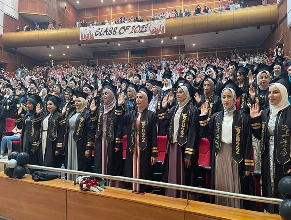 The faculty organized a graduation ceremony for students of class 2022/2021